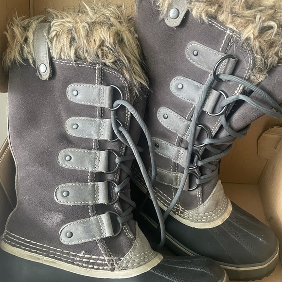 Sorel winter boots, slightly used - Picture 2 of 5